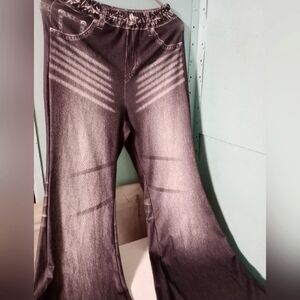 Stylish Black Flared Pants Super Strechy. NWOT